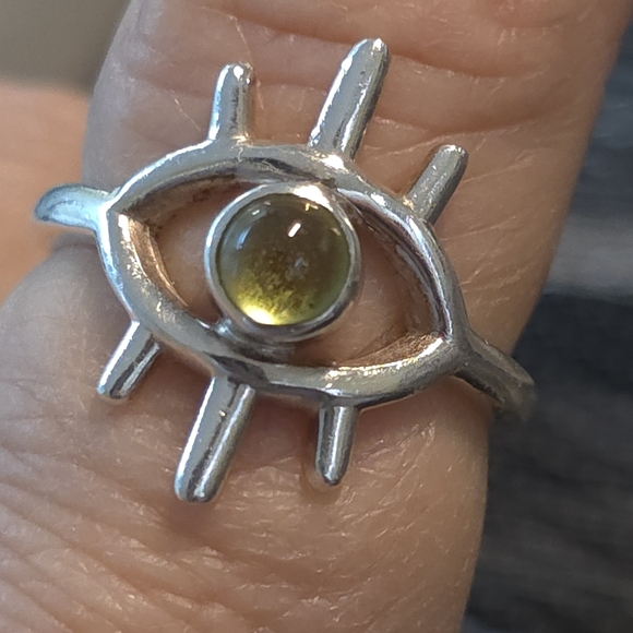 STERLING SILVER 925 PERIDOT EYE RING SIZE 8 - Picture 4 of 4